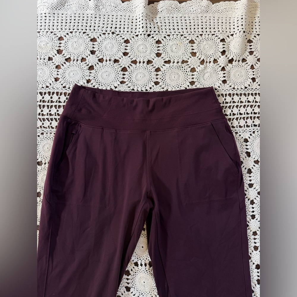 ATHLETA Venice High Rise Jogger Athleisure Pants in Garnet Size Large - Picture 7 of 14